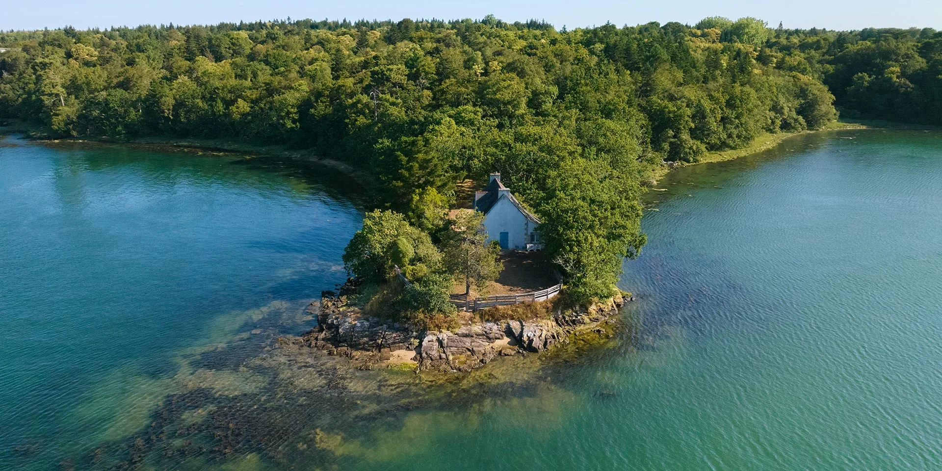 Beg Ar Vir Et La Maison Du Passeur A Clohars Fouesnant 1920x1536 1