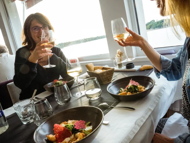 Restaurant De Lhotel De La Pointe D.herbreteau 09319