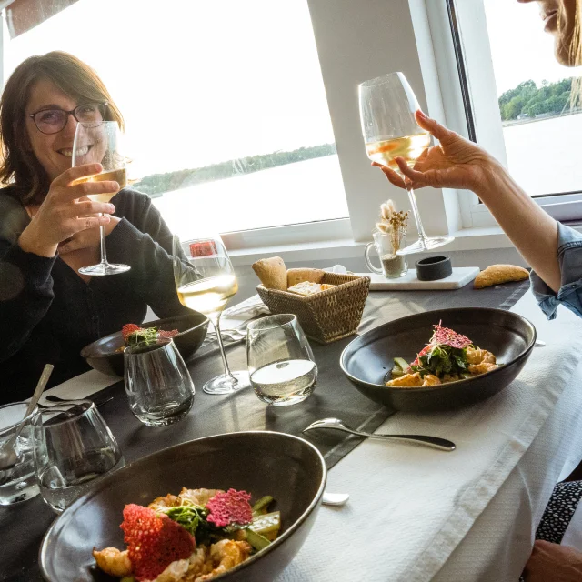 Restaurant De Lhotel De La Pointe D.herbreteau 09319