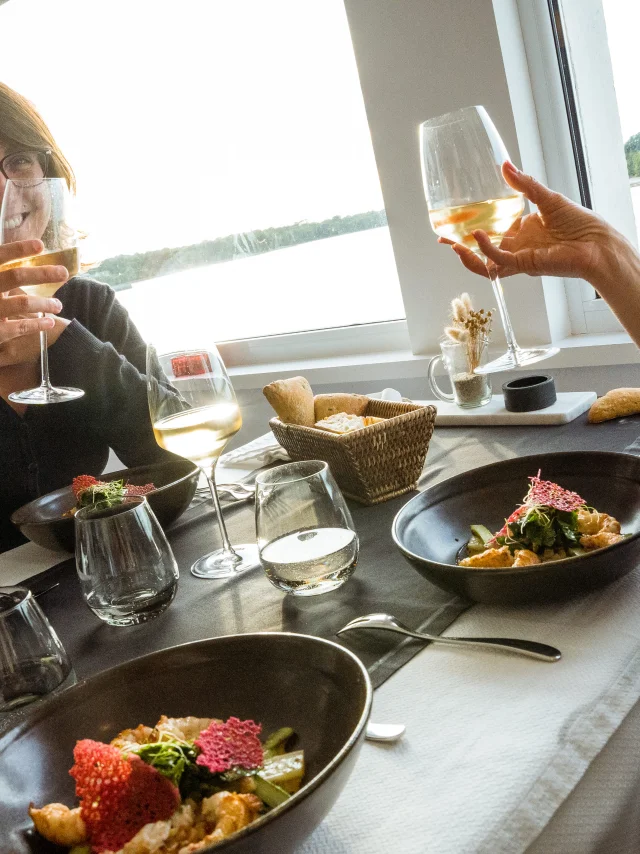 Restaurant De Lhotel De La Pointe D.herbreteau 09319