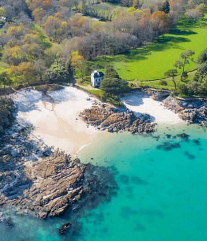 Relax in the small cove of Bot Conan in Beg-Meil