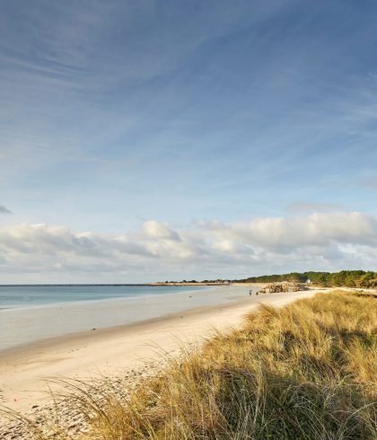 Adem uit langs de geweldige stranden van Mousterlin