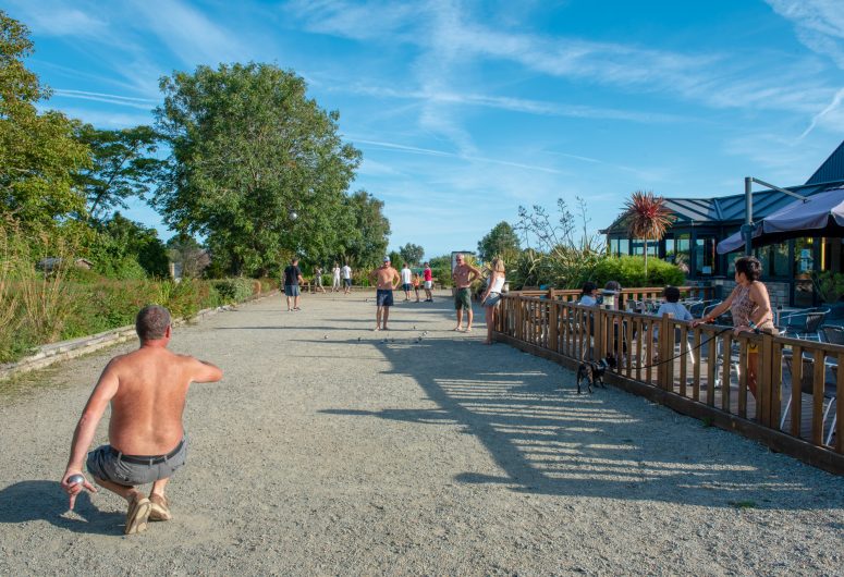 Pétanque bowl field