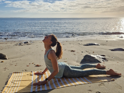 Outdoor yoga posture_Amandine Rodelet