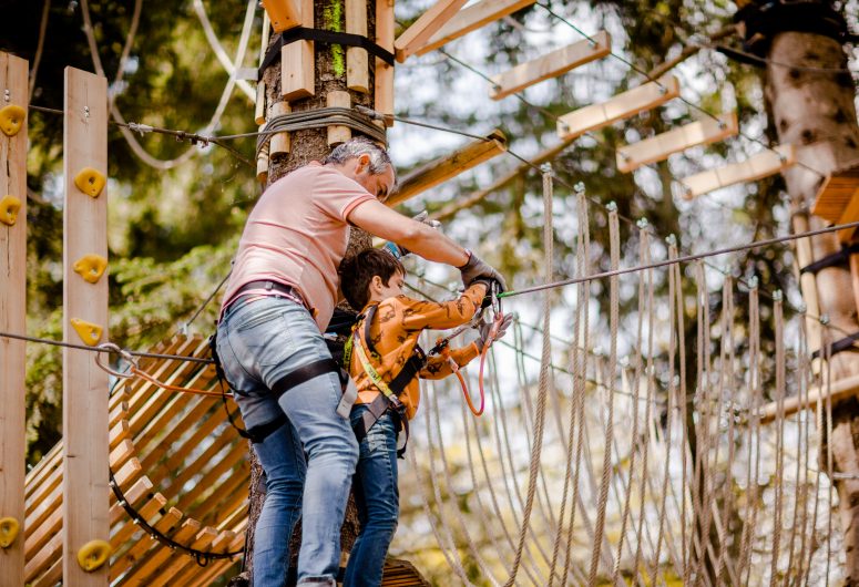 family-outing-leisure-park-tree-climbing-experia-park-benodet-quimper