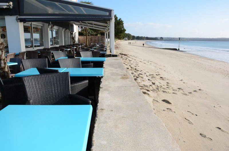 terrace-restaurant-feet-in-the-water-fouesnant